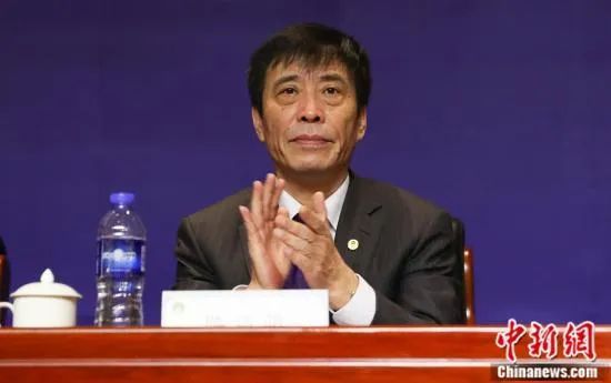 本场比赛第61分钟，39岁的蒂亚戈-席尔瓦失误送礼。